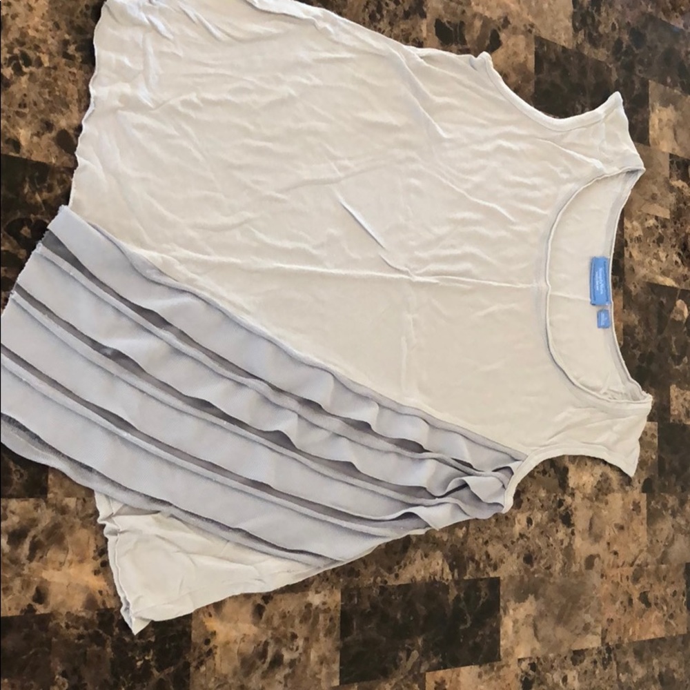 Sleeveless shirt